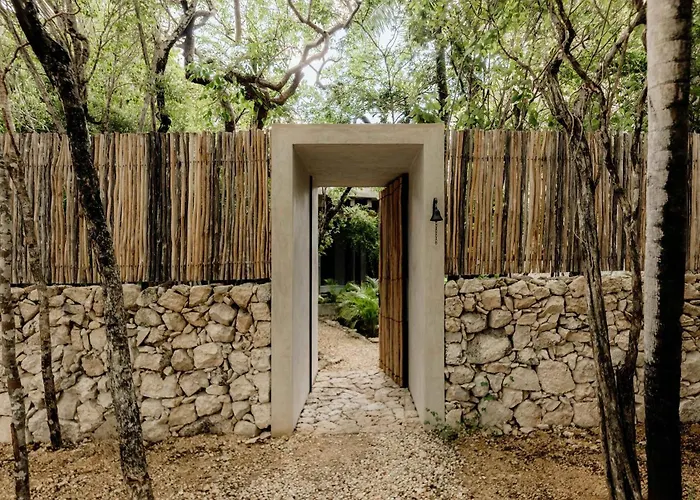 Jungle For 21 - Pool, Yoga & Concierge *